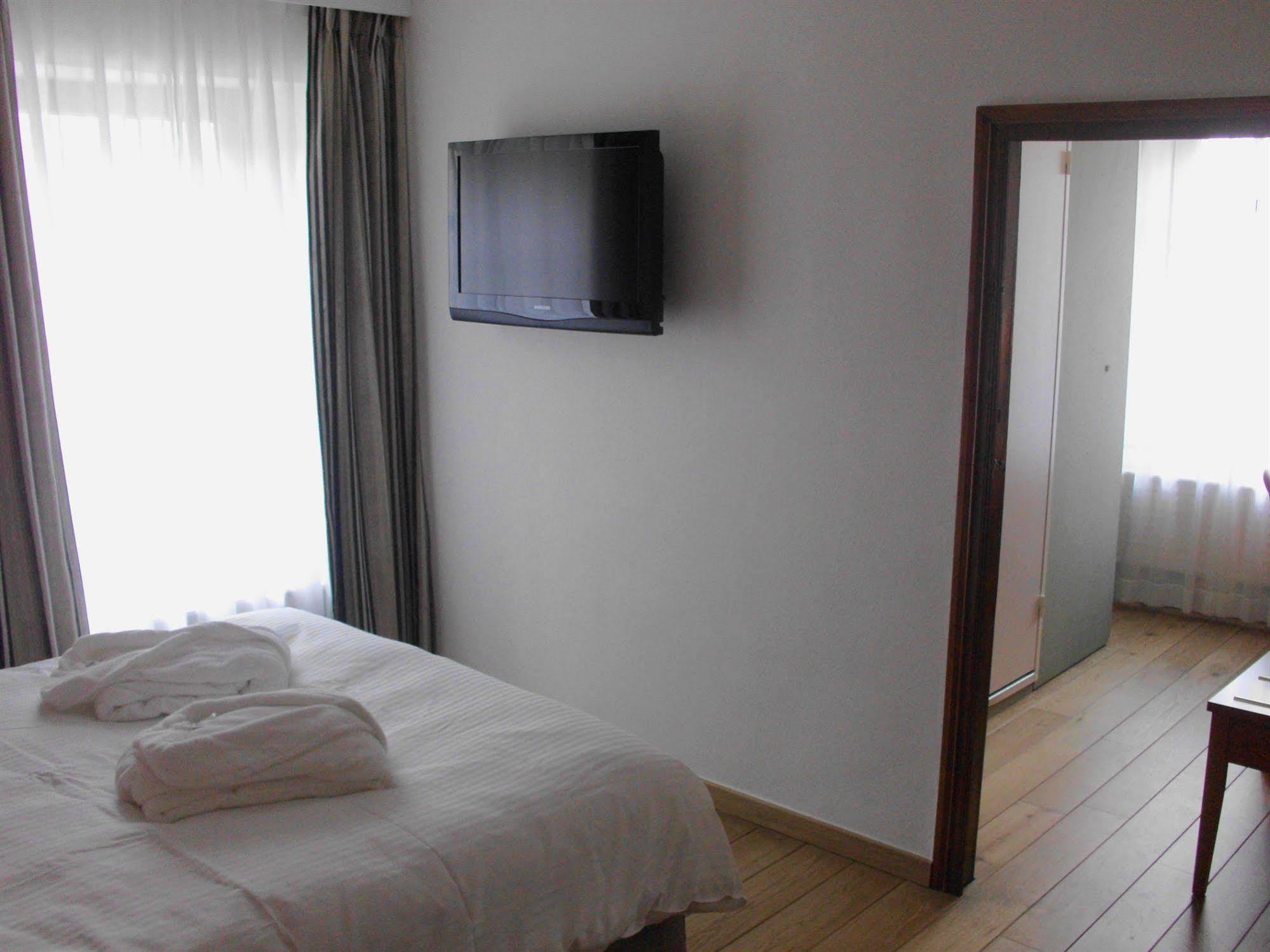 Hotel Le Fournil Redu Zewnętrze zdjęcie