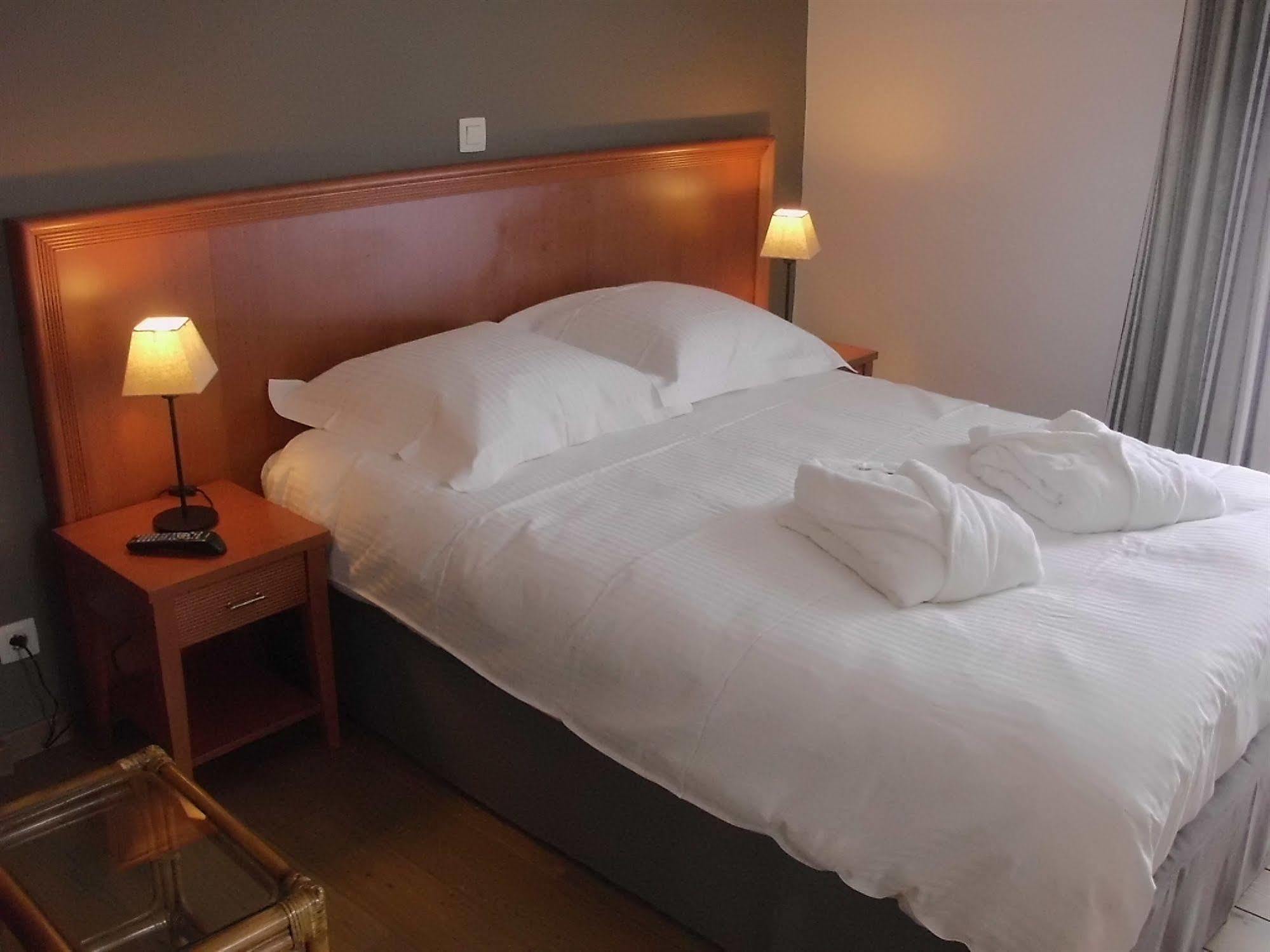 Hotel Le Fournil Redu Zewnętrze zdjęcie