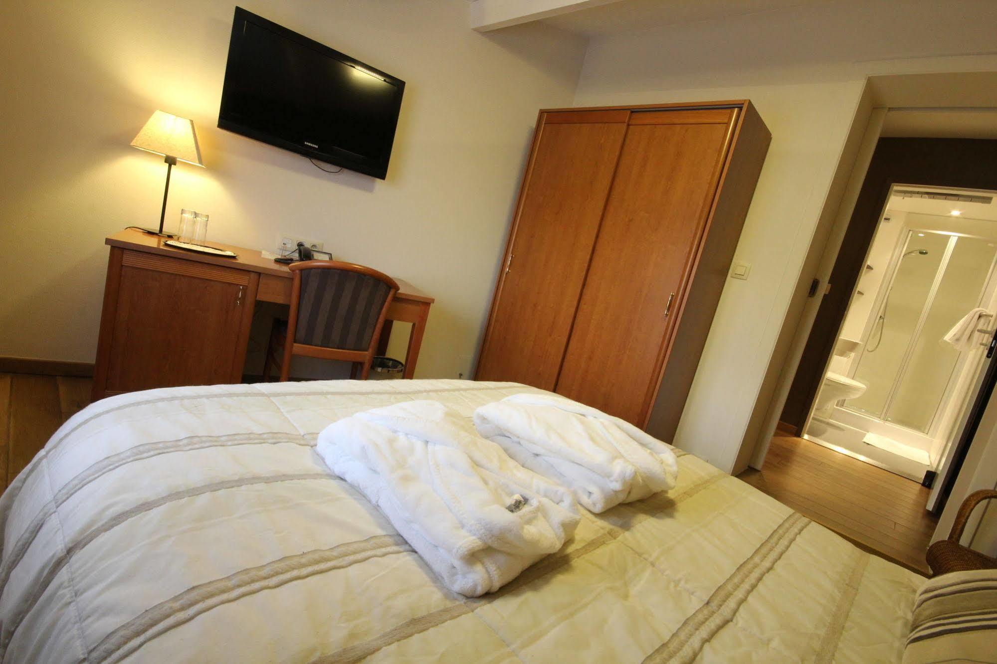 Hotel Le Fournil Redu Zewnętrze zdjęcie