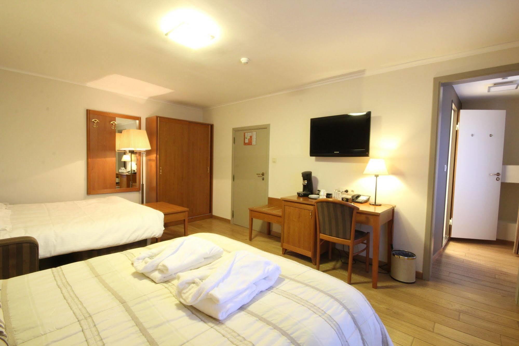 Hotel Le Fournil Redu Zewnętrze zdjęcie